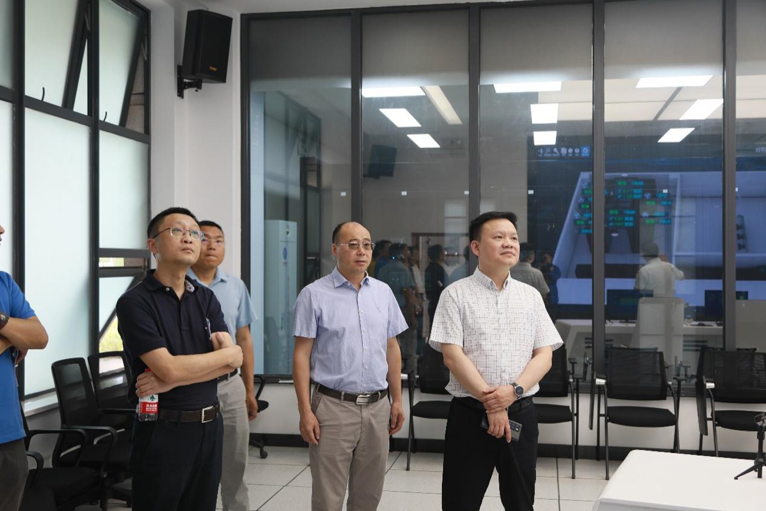 成都市科学技术局、东部新区战略研究局访问吉利学院.jpg