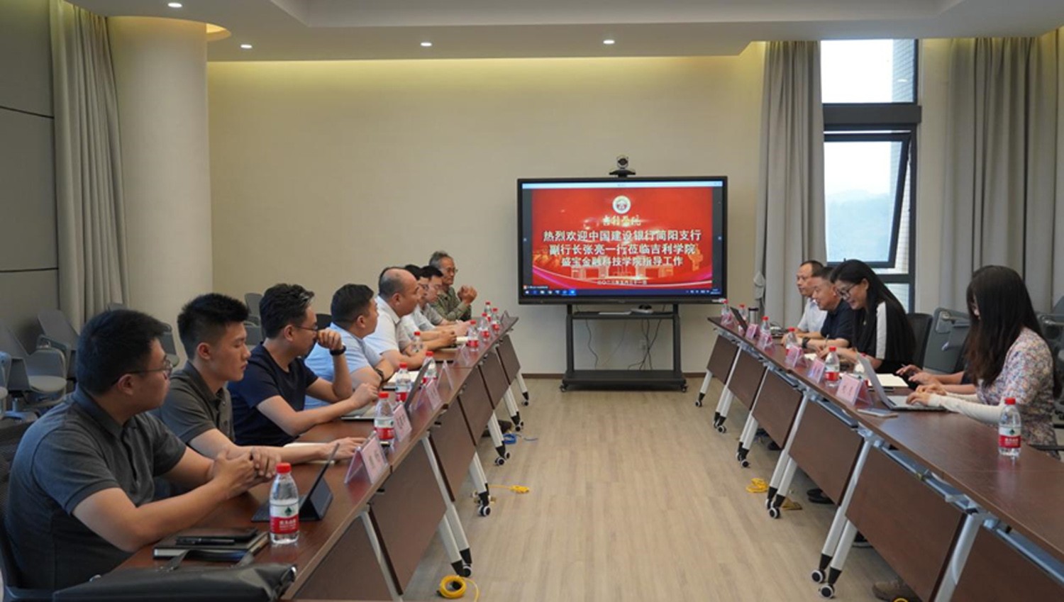 与多家金融类企业达成校企合作意向.jpg