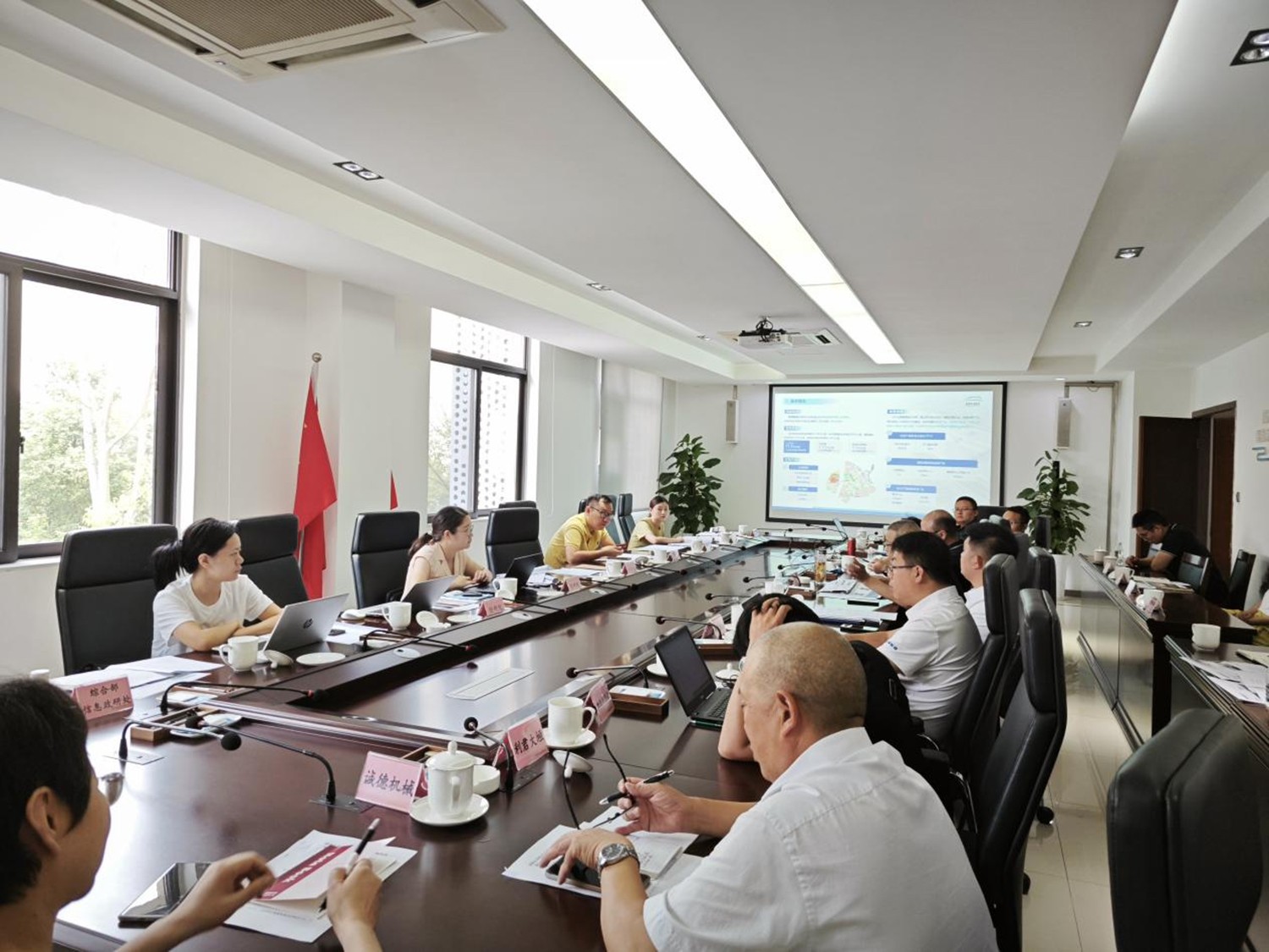 参加简州新城先进制造业集聚区调研会.jpg