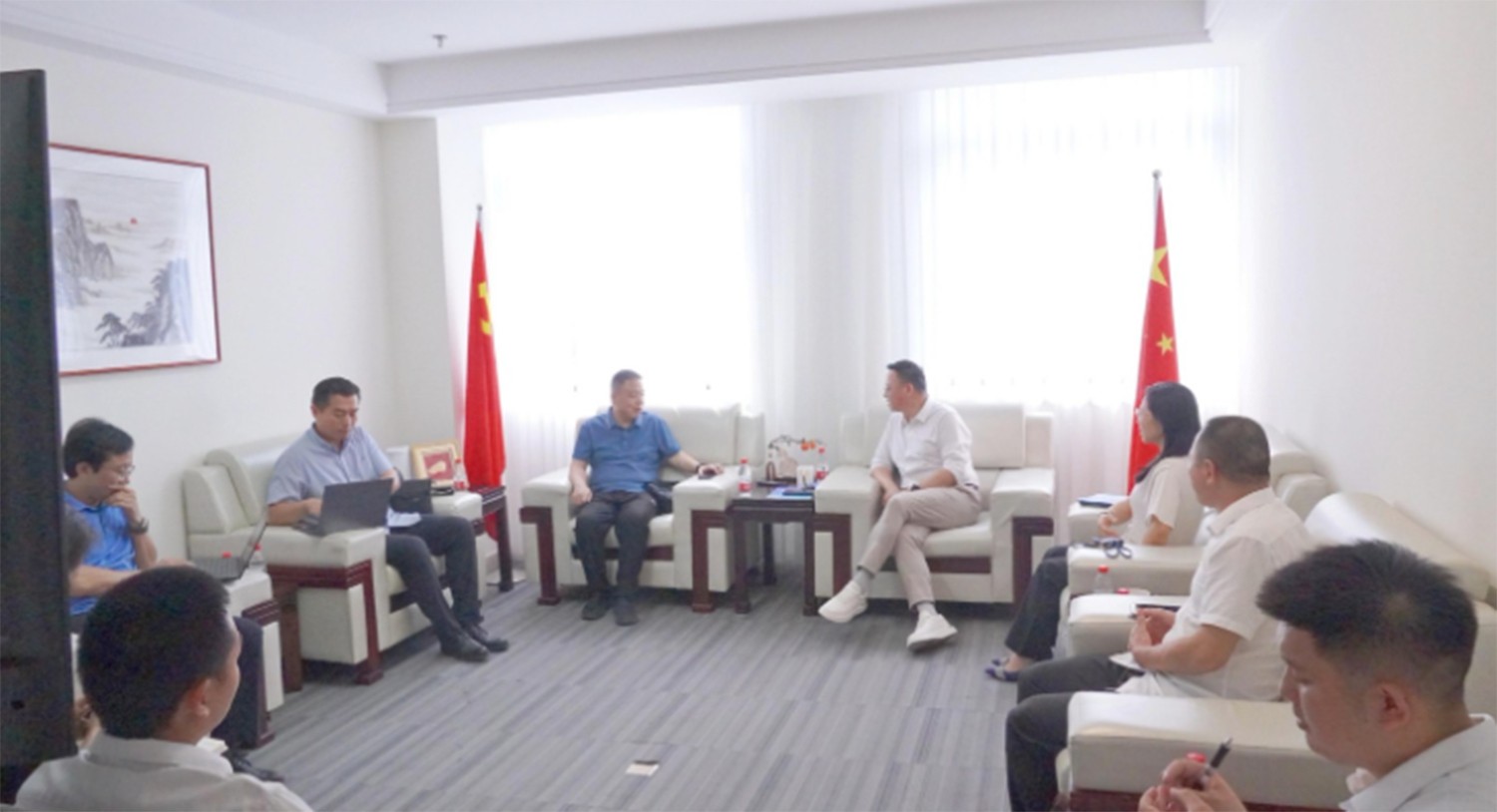与成都科技金融协会开展校企合作座谈.jpg